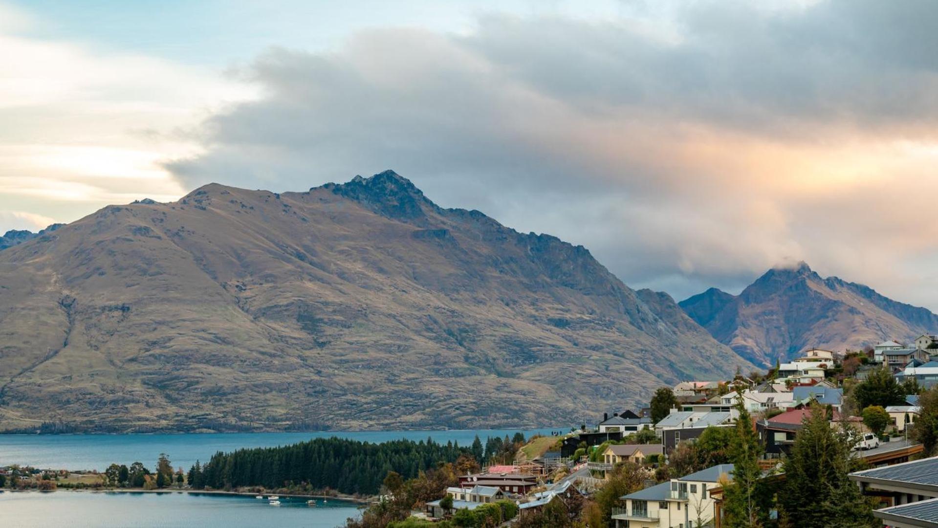 Tahuna Vista-Fire Place-Hot Tub -Free Parking -Bbq Queenstown Kültér fotó